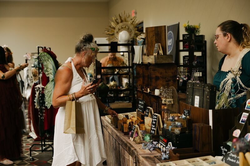 A guest browsing the Phantoms of the Deep vendor marketplace
