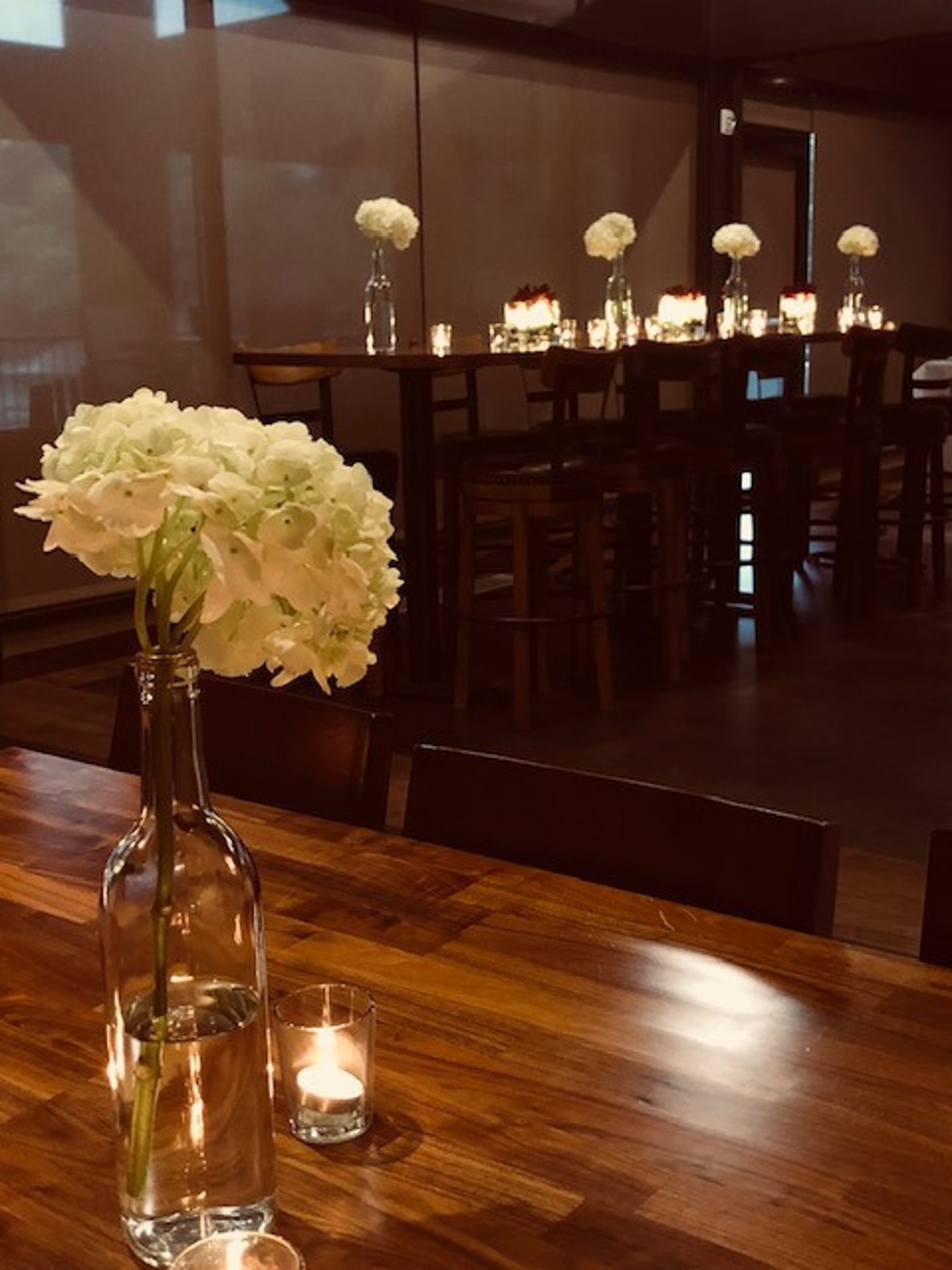 Elegant floral table detail for an intimate celebration